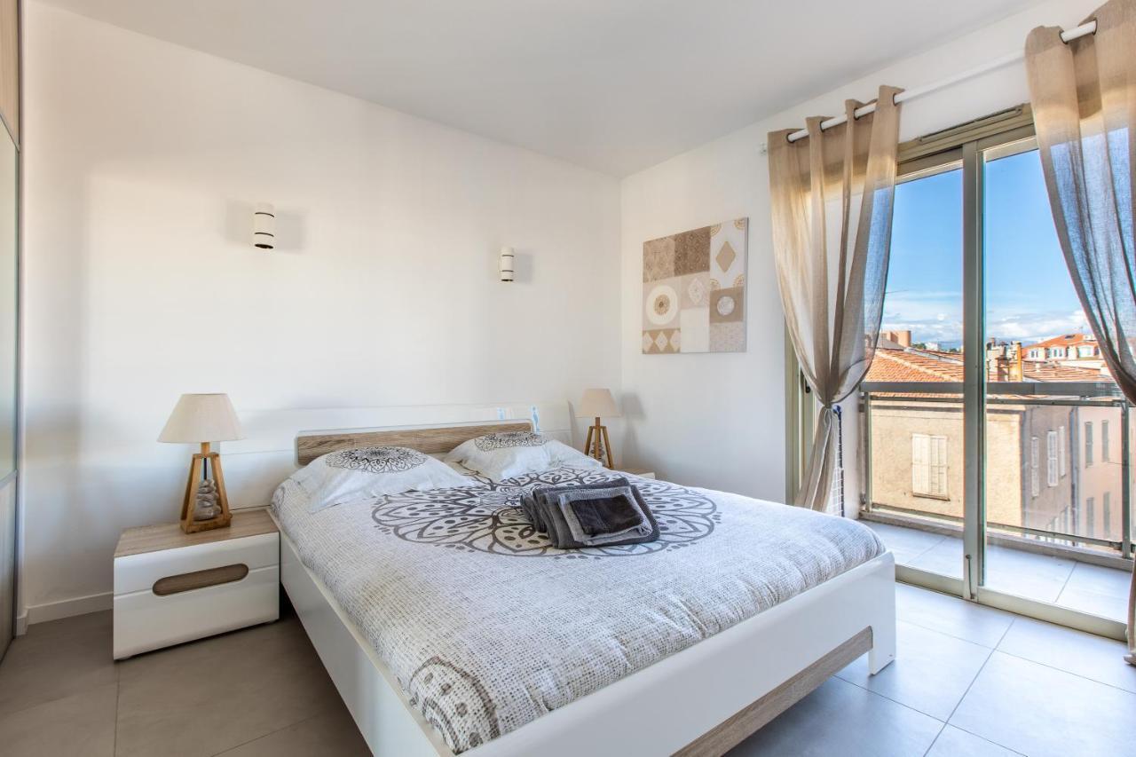 Lb Vacation Rentals I Admire Panoramic Ocean Views Through Walls Of Windows Cannes Eksteriør bilde
