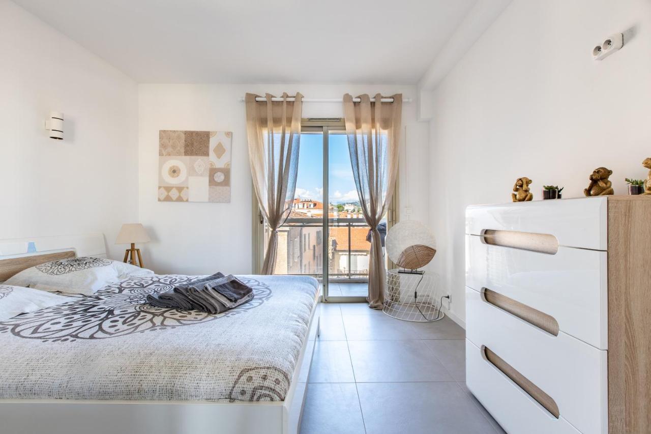 Lb Vacation Rentals I Admire Panoramic Ocean Views Through Walls Of Windows Cannes Eksteriør bilde