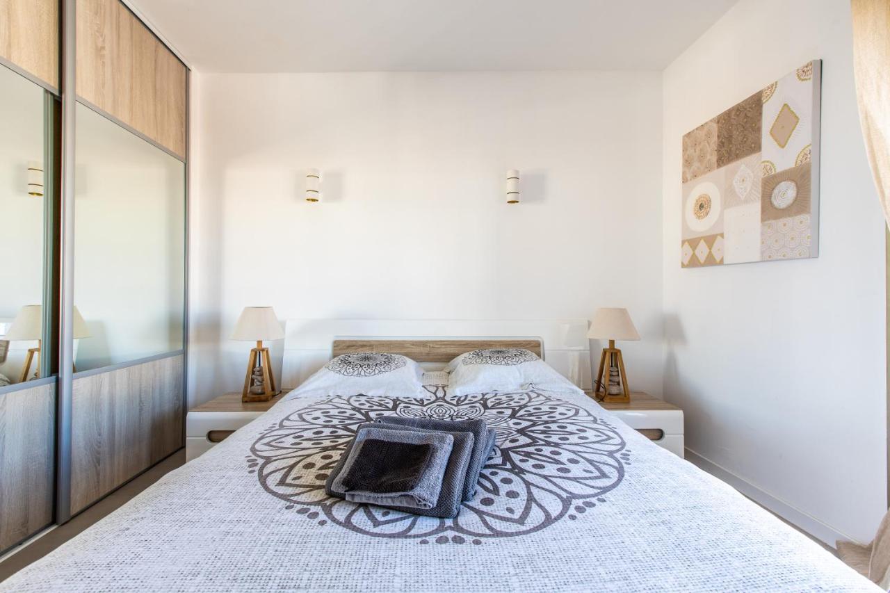 Lb Vacation Rentals I Admire Panoramic Ocean Views Through Walls Of Windows Cannes Eksteriør bilde